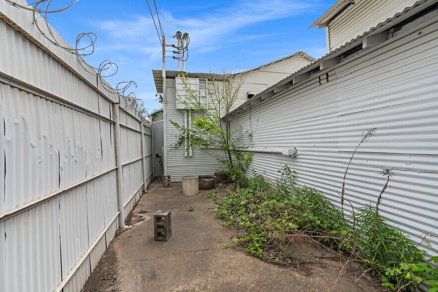 More Photos Of 3314 Carr St, Houston Manufacturing For Sale