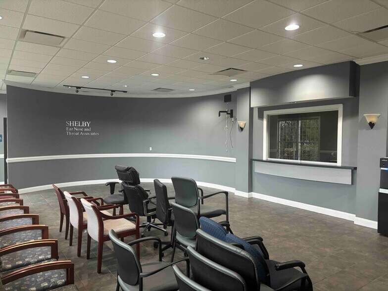 More Photos Of 1228 1st St N, Alabaster Office For Lease