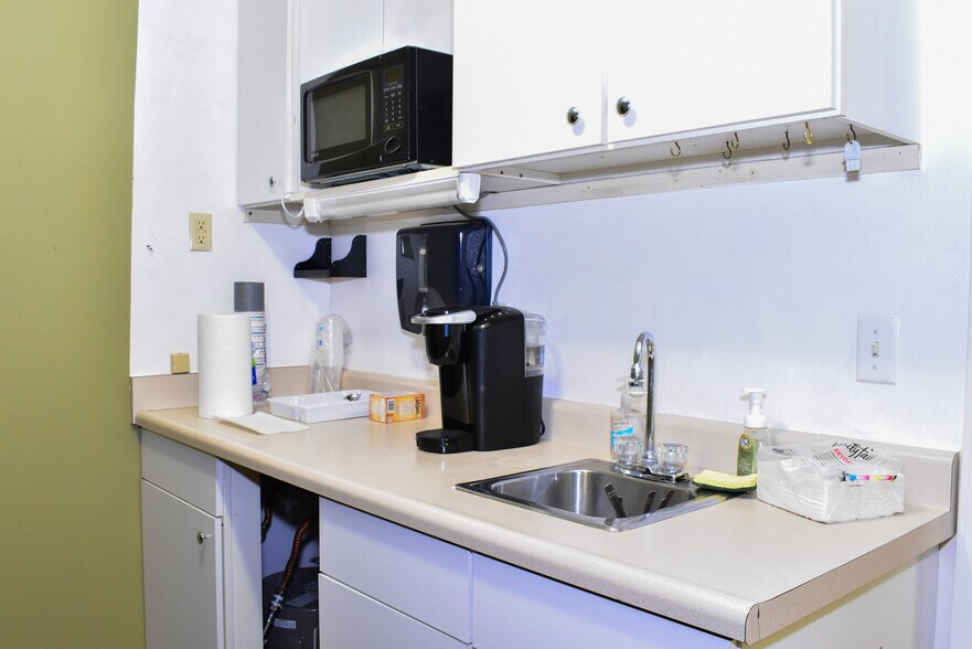 More Photos Of 1016 Court St, Medford Medical For Sale
