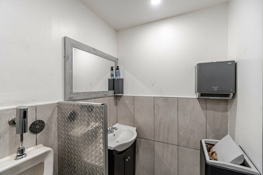 More Photos Of 26 Bramsteele Rd, Brampton Industrial For Sale