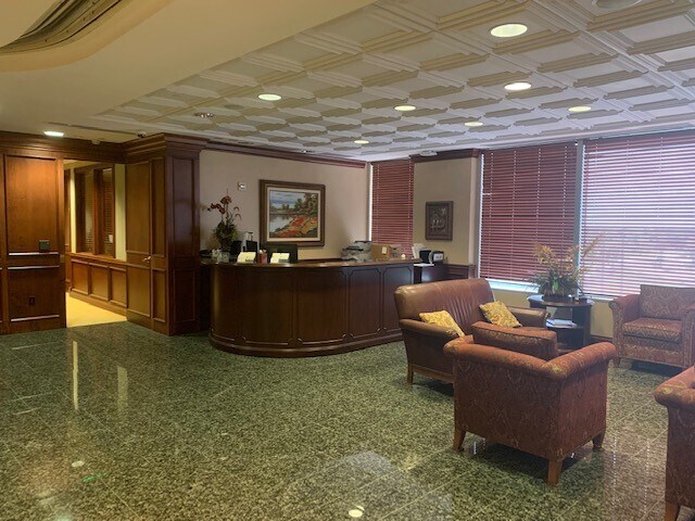 More Photos Of 2150 Goodlette-Frank Rd, Naples Office For Lease