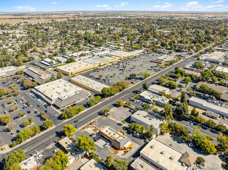 More Photos Of 85 W Court St, Woodland Fast Food For Sale