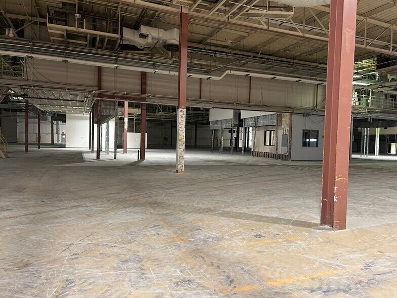 More Photos Of 10321 W Reno Ave, Oklahoma City Manufacturing For Lease