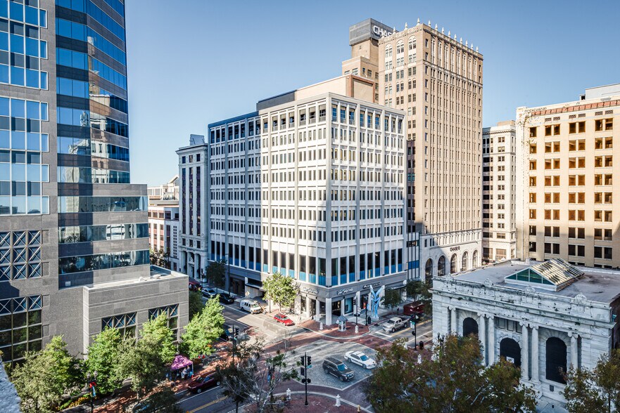 More Photos Of 100 N Laura St, Jacksonville Office For Lease