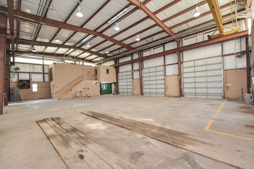 More Photos Of 1500 W Highway 6, Alvin Truck Terminal For Lease