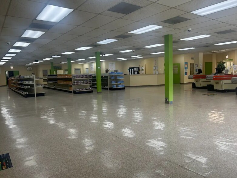 More Photos Of 416 E 43rd St, Chicago Convenience Store For Sale
