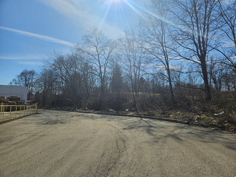 More Photos Of 15977-15981 State Route 170, Calcutta Freestanding For Lease
