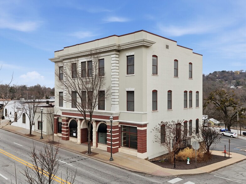 More Photos Of 2 N College Ave, Fayetteville Office For Lease