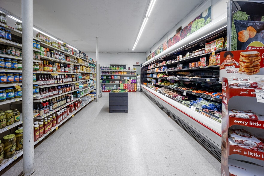 More Photos Of 1012 6th St, Maysville Supermarket For Sale