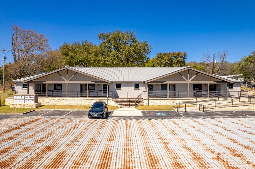 More Photos Of 645 Floral Ave, New Braunfels Office For Lease