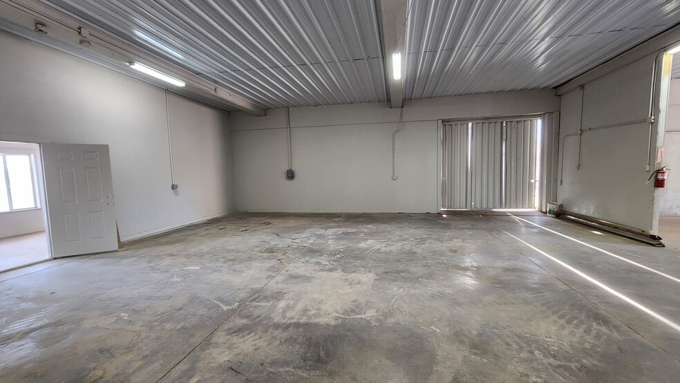 More Photos Of 66695 HWY 60 hwy, Salome Warehouse For Sale