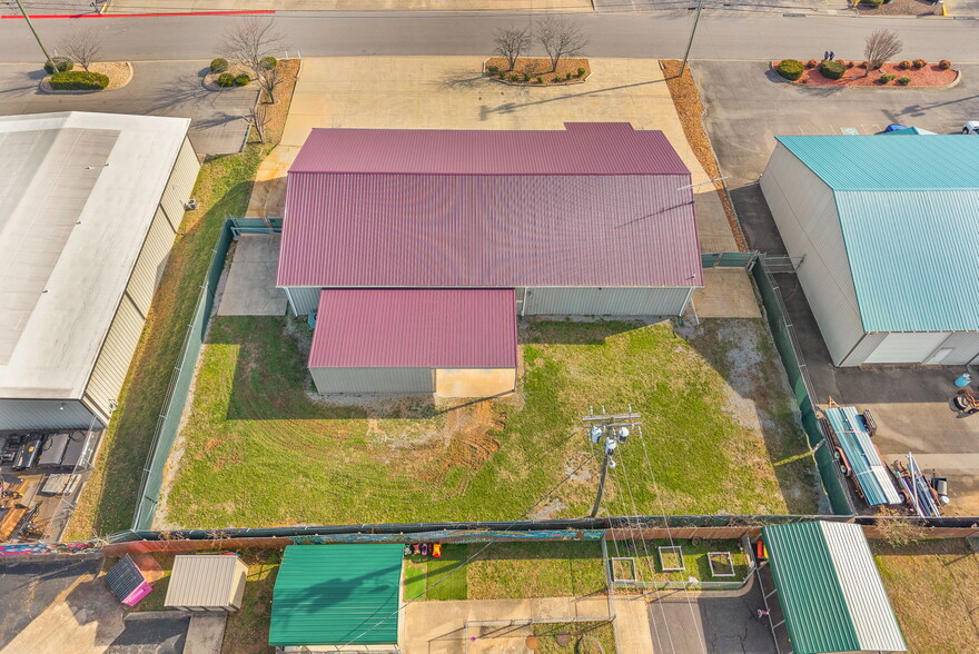 More Photos Of 1811 Alpine Dr, Clarksville Light Manufacturing For Lease