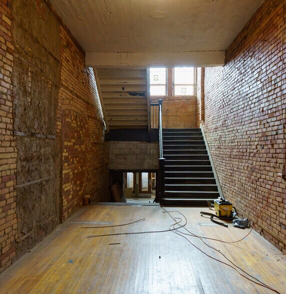 More Photos Of 601 Barton St E, Hamilton Schools For Sale