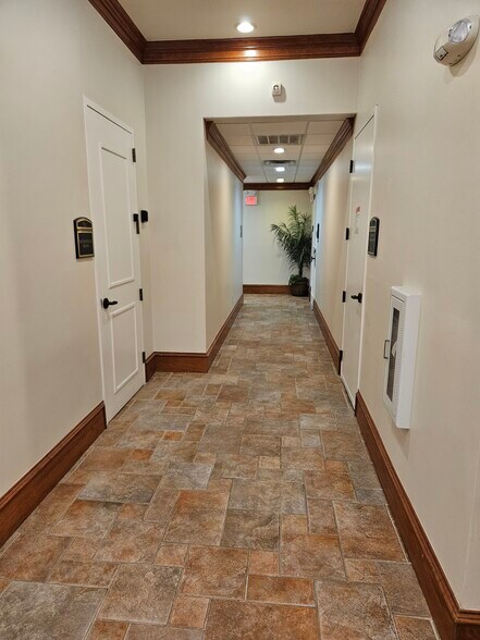 More Photos Of 2304 W Interstate 20, Arlington Office For Lease