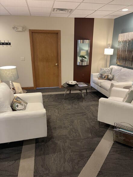 More Photos Of 1429 Province Ter, Menasha Office For Sale