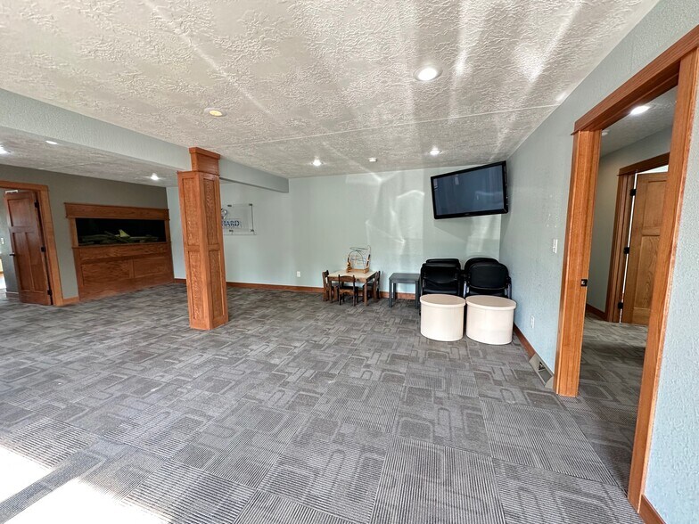 More Photos Of 820 W Summit St, Winterset Medical For Sale