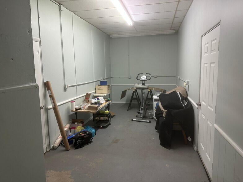 More Photos Of 309 Washington Ave, Ravenna Warehouse For Lease