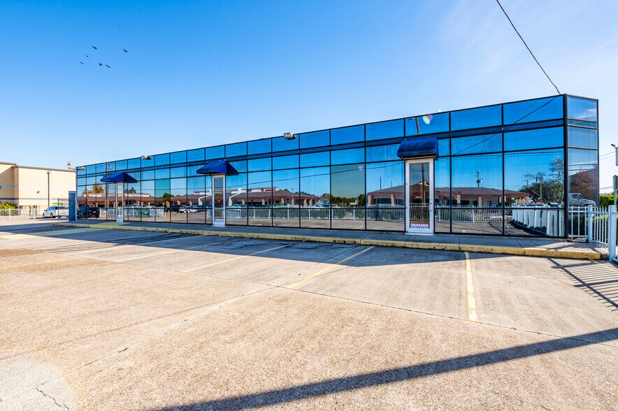 More Photos Of 2947 E Broadway St, Pearland Office For Sale