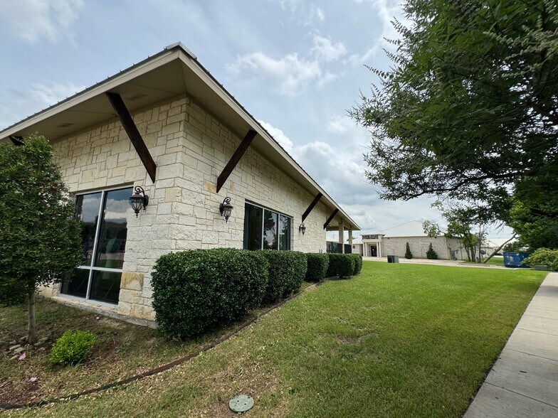 More Photos Of 753 Mid Cities Blvd, North Richland Hills Office For Sale