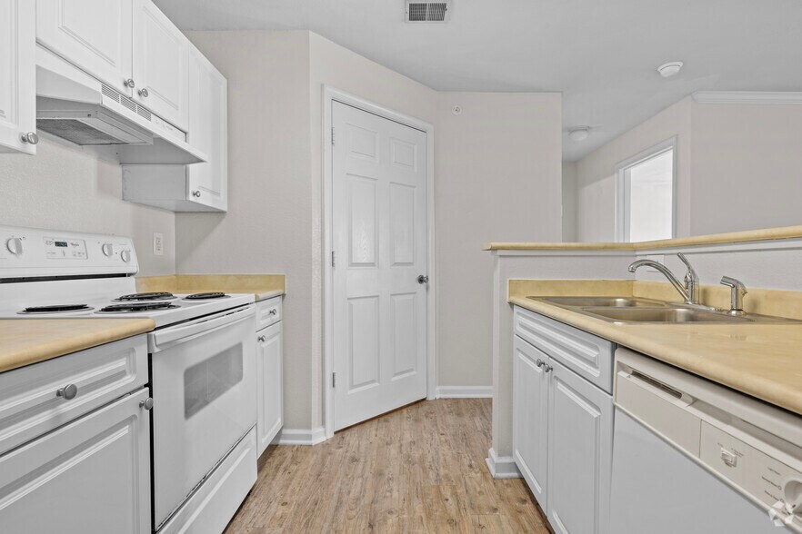 More Photos Of 3816 Banyan Grove Ln, Virginia Beach Apartments For Sale