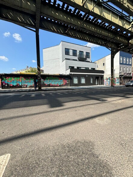 More Photos Of 1317 Myrtle Ave, Brooklyn Showroom For Lease