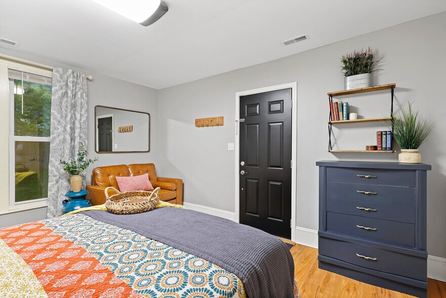 More Photos Of 100 S Railroad Ave, Damascus Apartments For Sale