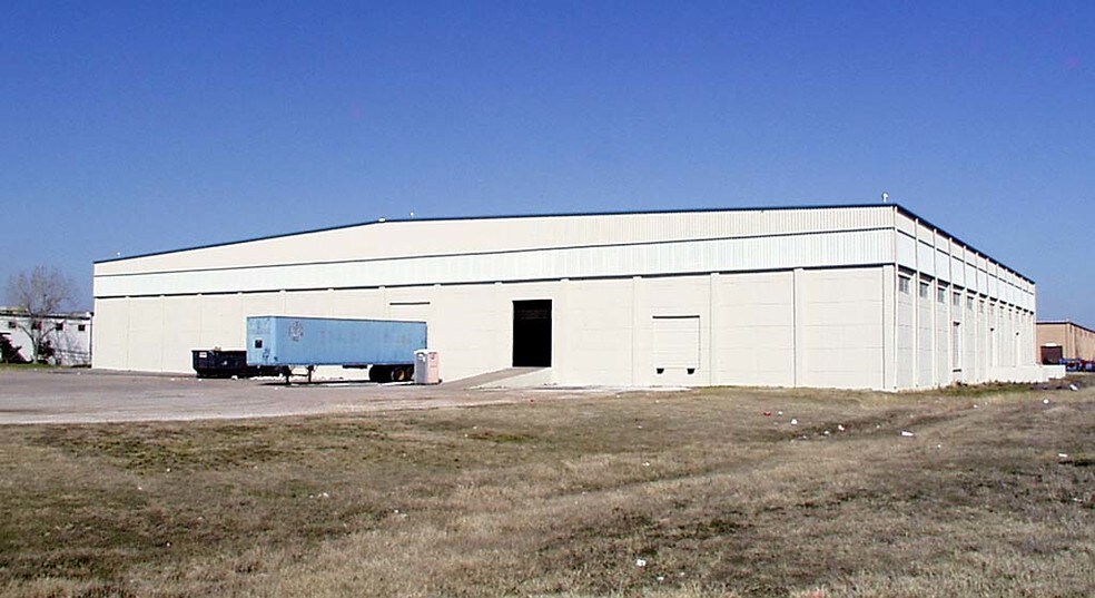 More Photos Of 7100-7108 Burns St, Richland Hills Warehouse For Lease