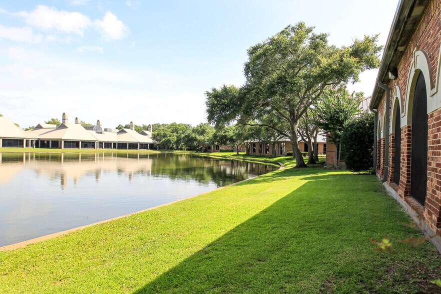 More Photos Of 4501 Sweetwater Blvd, Sugar Land Medical For Lease