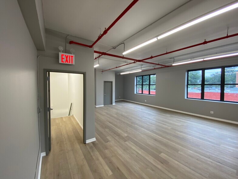 More Photos Of 805 E 139th St, Bronx Showroom For Lease