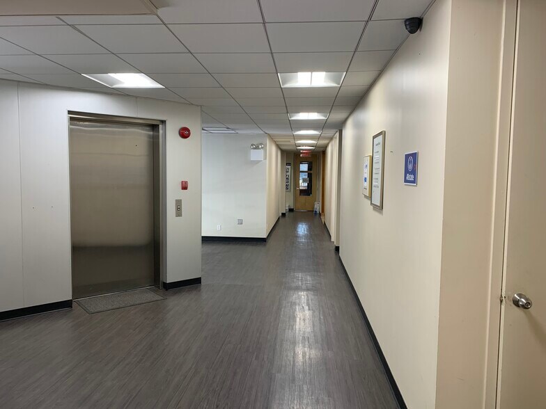 More Photos Of 21810-218-14 Northern Blvd, Bayside Medical For Lease