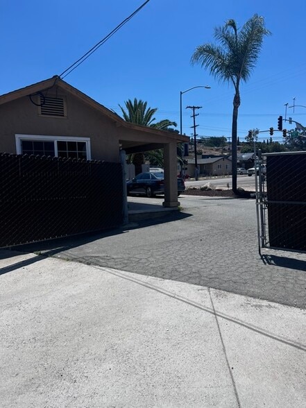 More Photos Of 8907 Creekford Dr, Lakeside Contractor Storage Yard For Lease