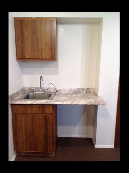 More Photos Of 7841 Foothill Blvd, Sunland Storefront Retail Residential For Lease