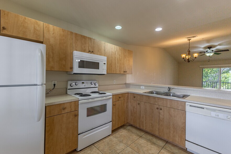 More Photos Of 1328 SE 8th Ave, Cape Coral Multifamily For Sale