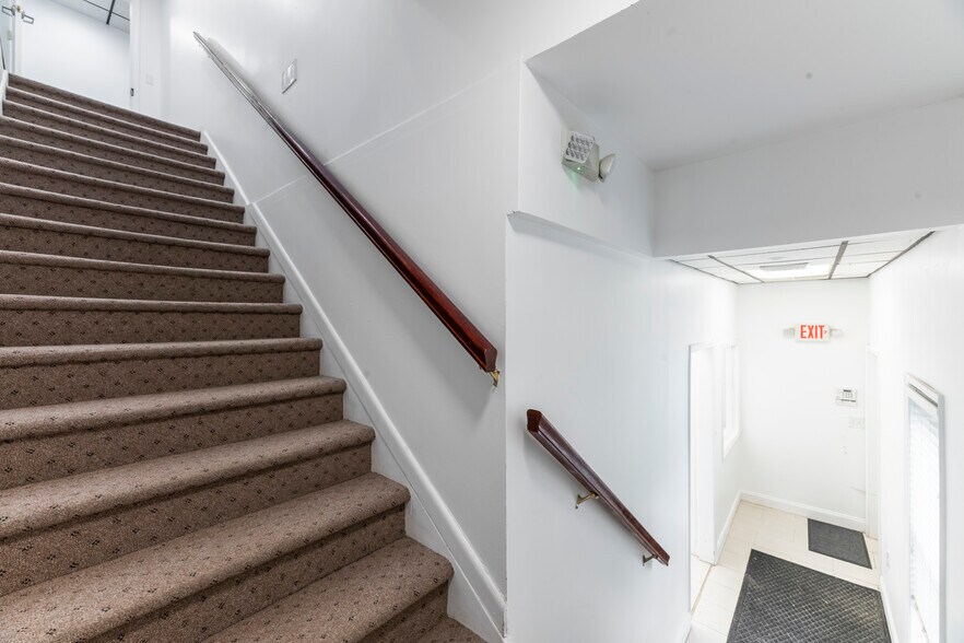 More Photos Of 32 Jefferson Plz, Princeton Medical For Sale