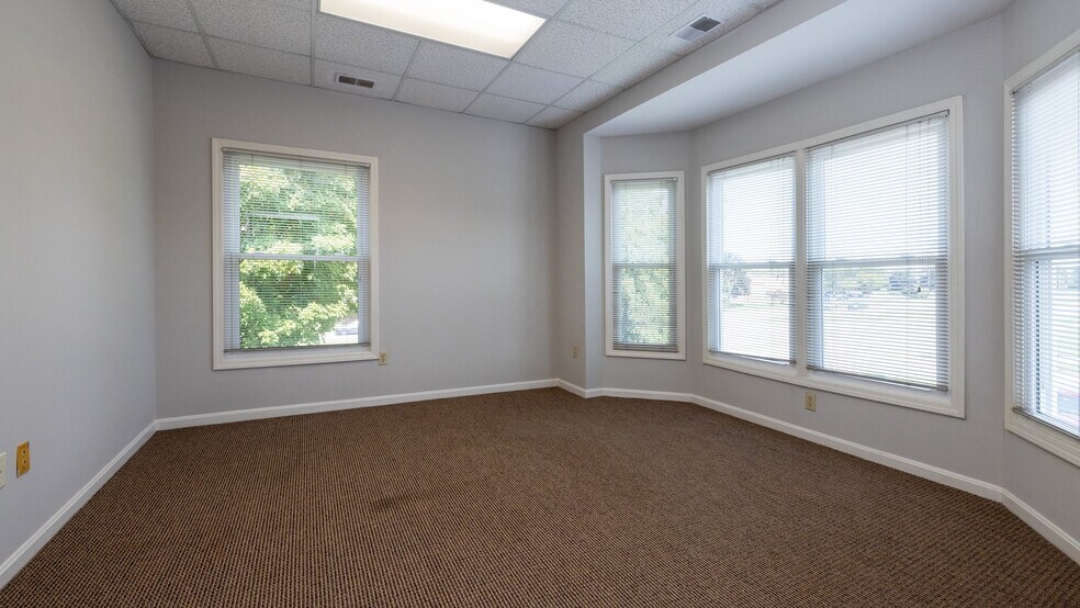 More Photos Of 2821 S Hurstbourne Pky, Louisville Medical For Sale