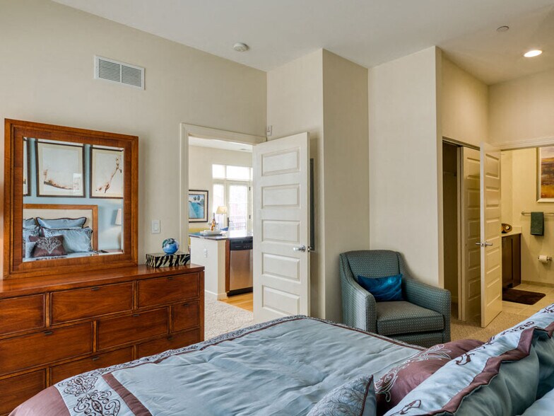 More Photos Of 670 Downey Green, Hampton Apartments For Sale