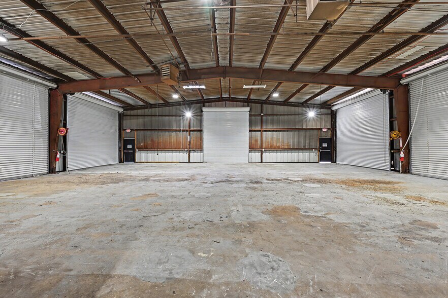More Photos Of 4201 Langley Rd, Houston Warehouse For Lease