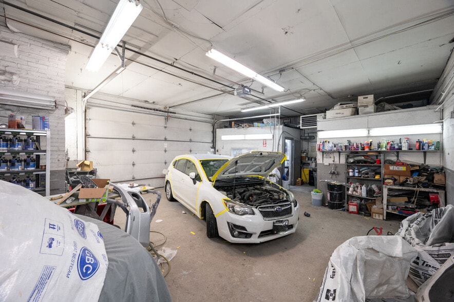 More Photos Of 20 Woodland St, Methuen Auto Repair For Sale