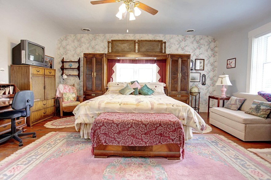 More Photos Of 80 W State St, Springboro Hospitality For Sale