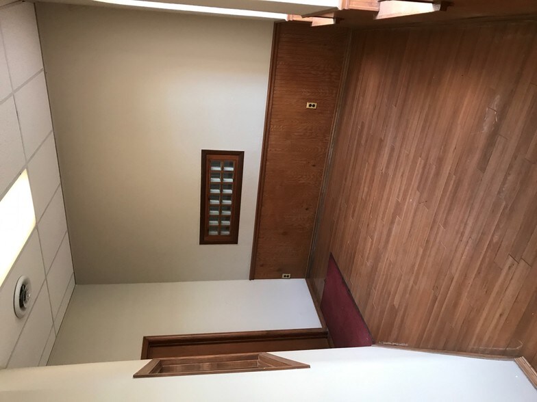 More Photos Of 7 W Broadway St, Ardmore Office For Sale