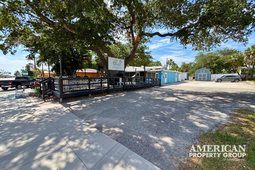 More Photos Of 470 W Dearborn St, Englewood Restaurant For Sale