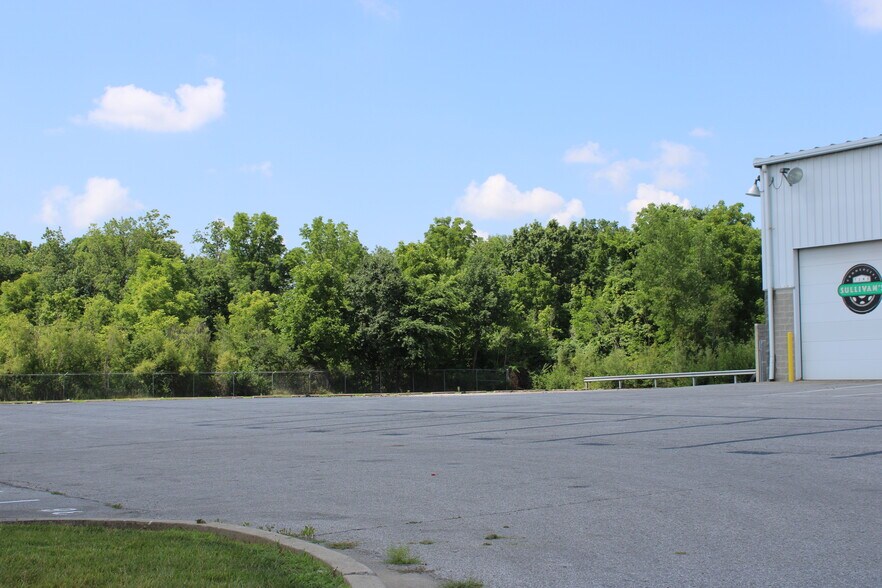 More Photos Of 4701 Rockville Rd, Indianapolis Warehouse For Lease