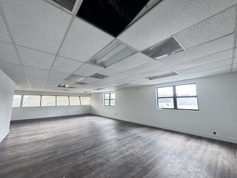 More Photos Of 4505-4599 N Pine Island Rd, Sunrise Freestanding For Lease