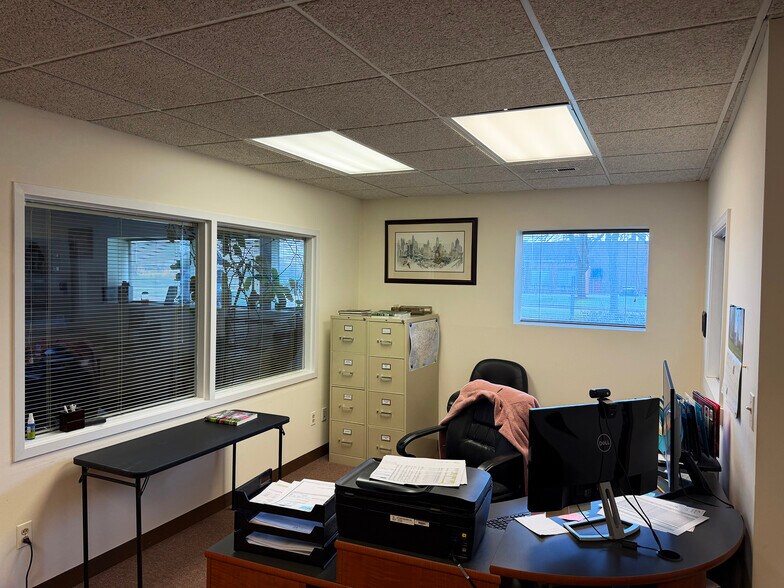 More Photos Of 1505-1545 Paramount Pky, Batavia Warehouse For Lease