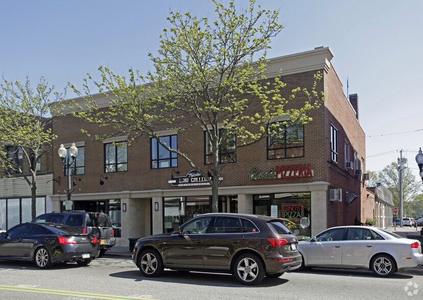 More Photos Of 22-26 W Main St, Patchogue Storefront Retail Office For Lease