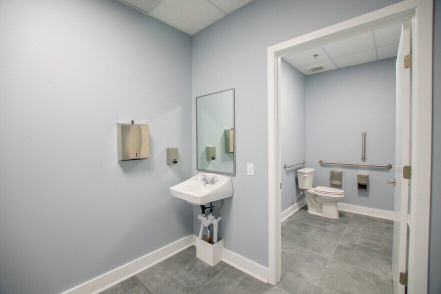 More Photos Of 1420 Point Breeze Ave, Philadelphia Apartments For Lease