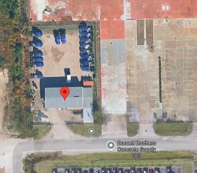 More Photos Of 1812 W D St, La Porte Truck Terminal For Lease