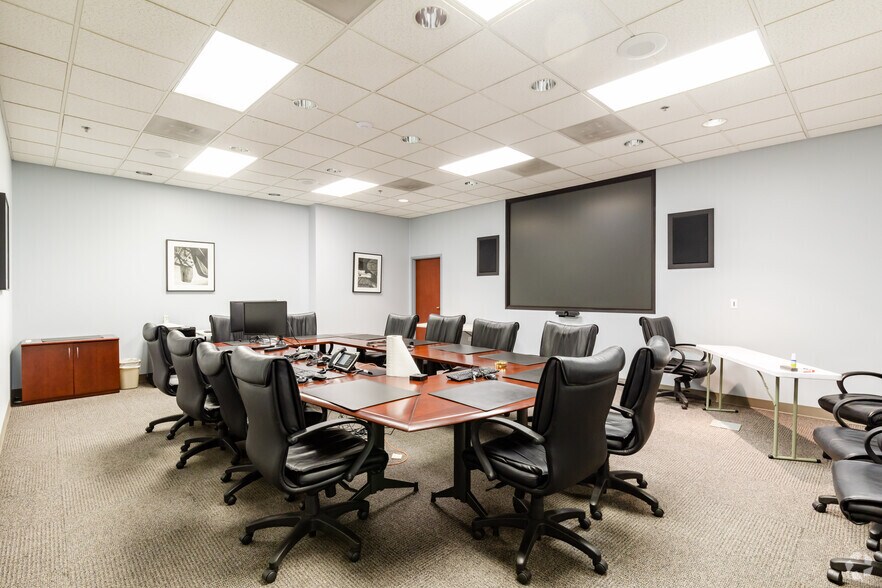 More Photos Of 17475 Jovanna Dr, Homewood Medical For Lease