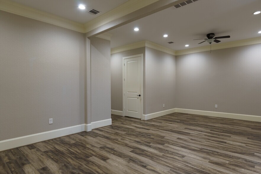 More Photos Of 12243 Queenston Blvd, Houston Medical For Sale