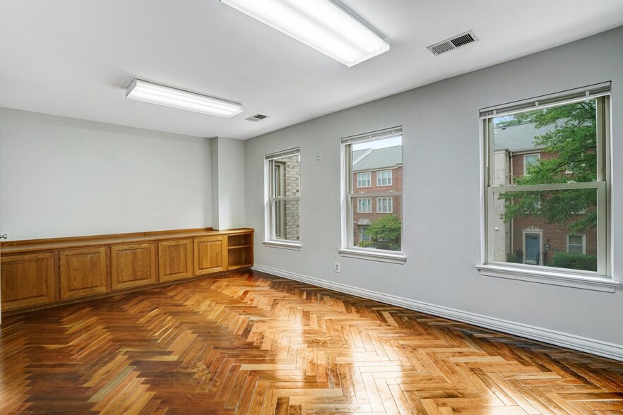 More Photos Of 4314-4330 Evergreen Ln, Annandale Office For Sale